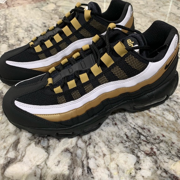 nike air max 95 og black metallic gold